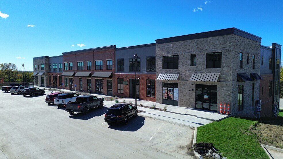 More Photos Of 1107 S 44th Pl, Cumming General Retail For Lease