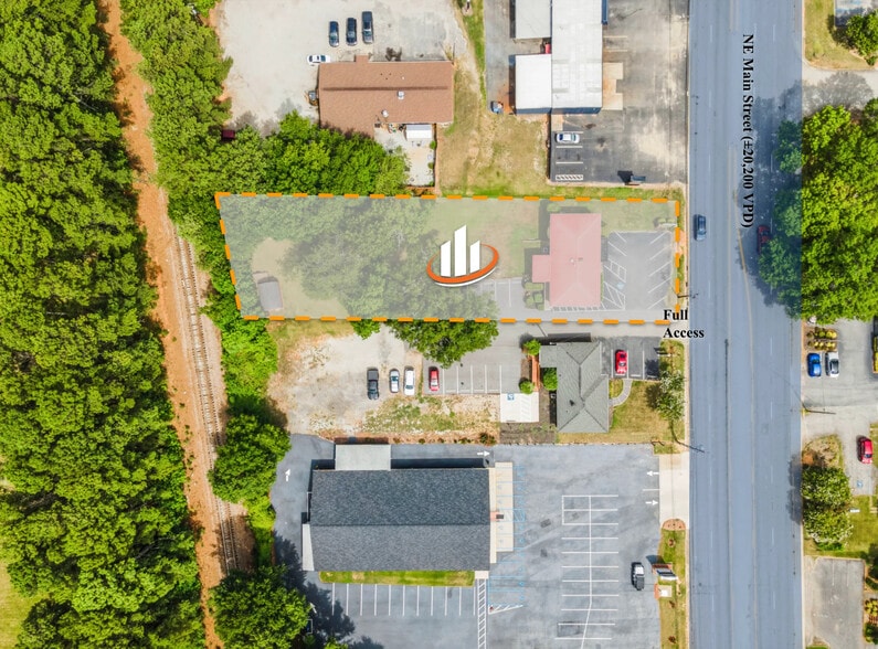 More Photos Of 717 NE Main St, Simpsonville Storefront Retail Office For Sale