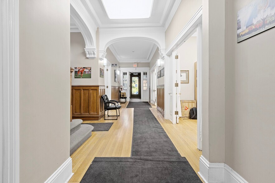 More Photos Of 237 Metcalfe St, Ottawa Office For Sale