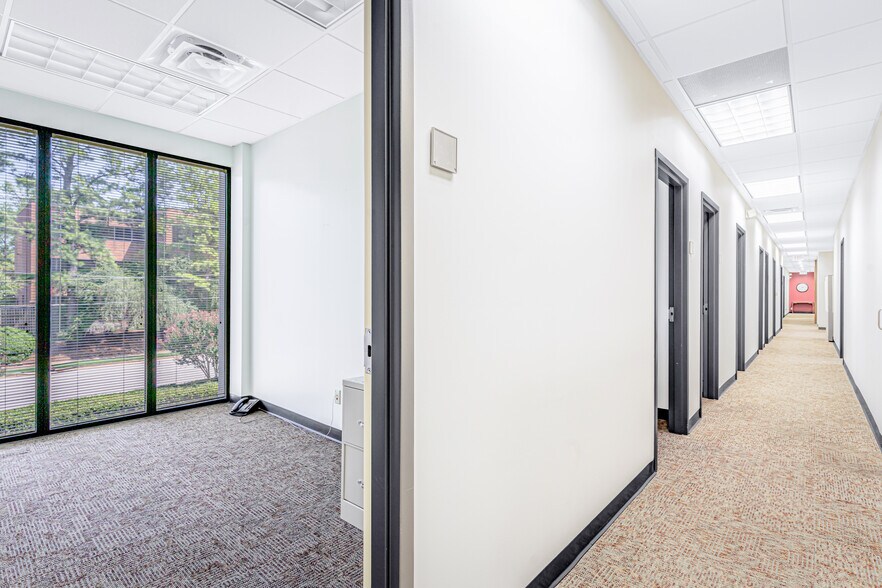 More Photos Of 5384 Poplar Ave, Memphis Office For Lease