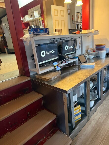More Photos Of 305 N Main St, Bridgewater Storefront Retail Residential For Sale