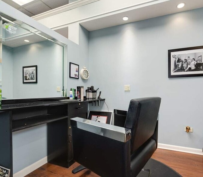 More Photos Of 7665-7667 N Milwaukee Ave, Niles Freestanding For Sale