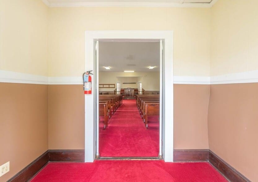 More Photos Of 511 James St, Burlington Religious Facility For Sale