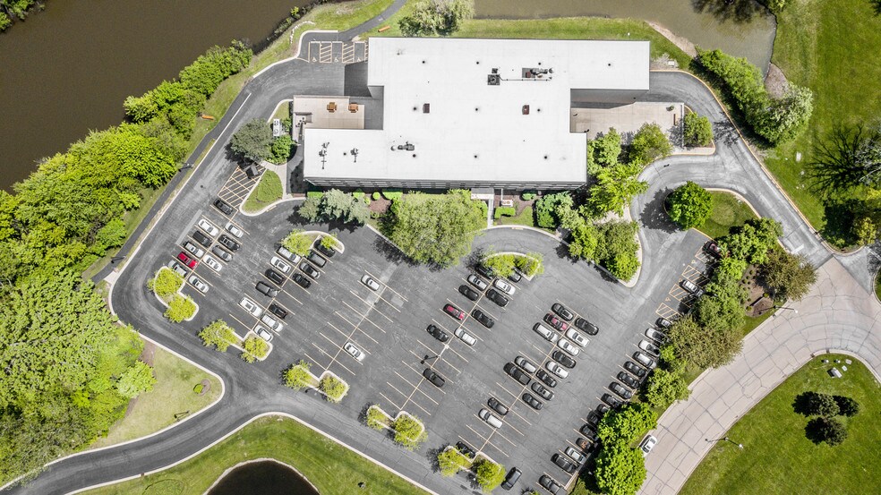 More Photos Of 1900 Hollister Dr, Libertyville Unknown For Lease