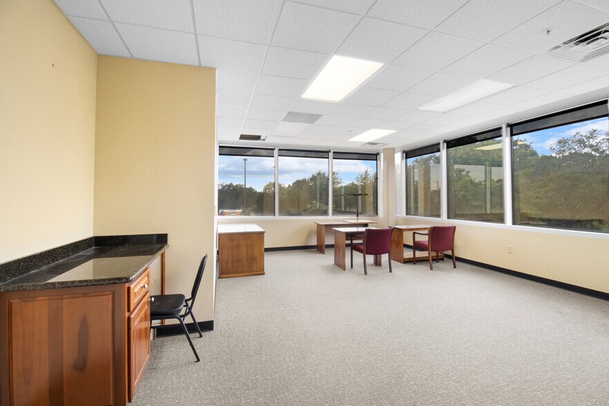 More Photos Of 1920 W Villa Maria Rd, Bryan Medical For Lease