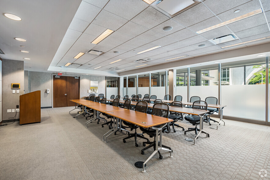 More Photos Of 1 Landmark Sq, Stamford Unknown For Lease