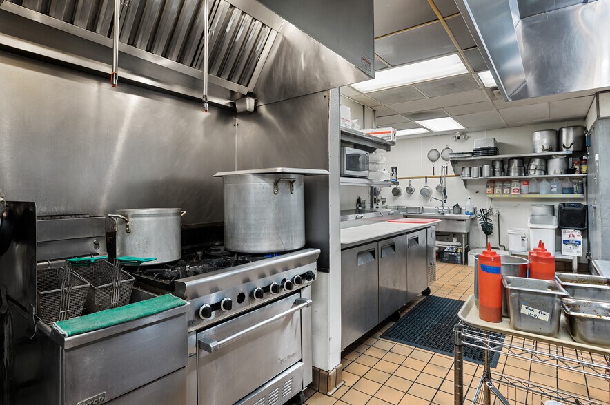 More Photos Of 7429 E River Rd, Fridley Restaurant For Sale