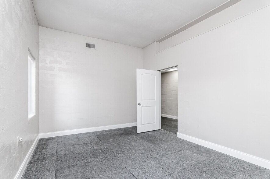 More Photos Of 4205 W Broadway St, Pearland Loft Creative Space For Lease
