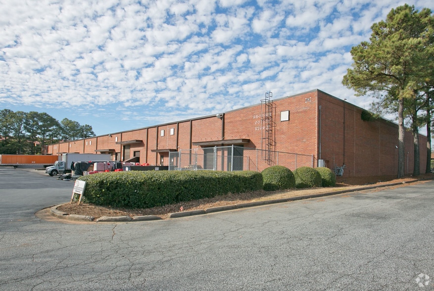 More Photos Of 2129 Northwest Pky, Marietta Distribution For Lease