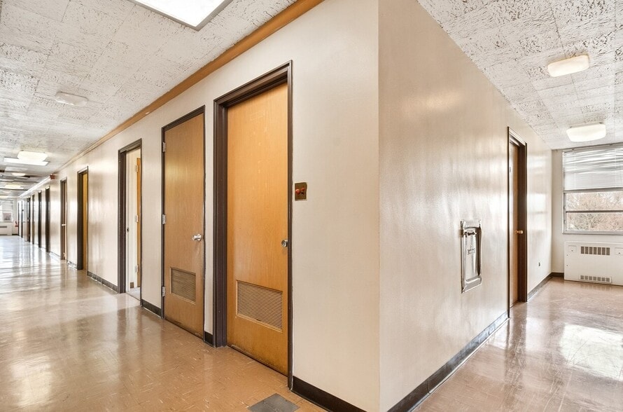 More Photos Of 8235 S South Shore Dr, Chicago Religious Facility For Sale