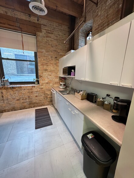 More Photos Of 1828 W Hubbard St, Chicago Loft Creative Space For Lease