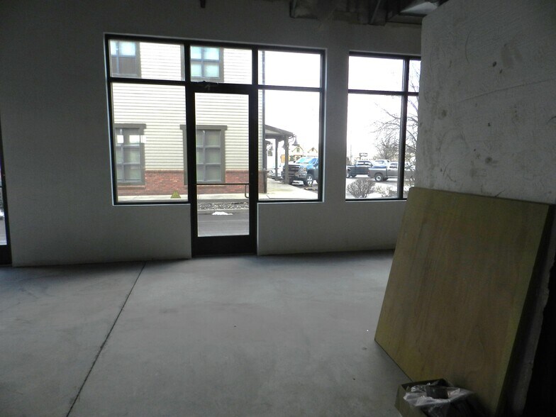 More Photos Of 1404 Hawk Pky, Montrose Medical For Lease