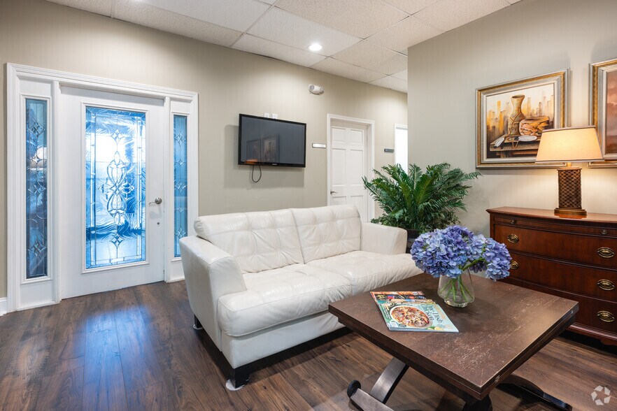 More Photos Of 439 Congaree Rd, Greenville Office For Lease