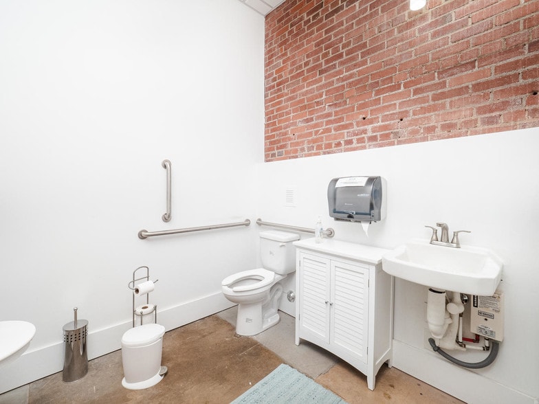 More Photos Of 733 Foster St, Durham Serviced Offices For Lease