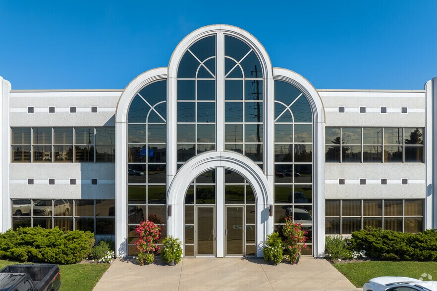 More Photos Of 123 Ashbridge Cir, Vaughan Industrial For Sale