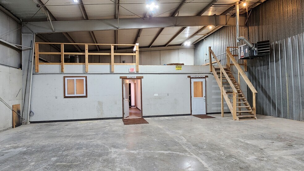 More Photos Of 600 Randolph Dr, Appleton Warehouse For Lease