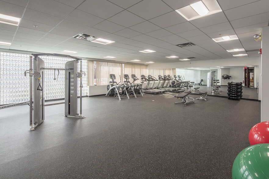 More Photos Of 295 Woodcliff Dr, Fairport Unknown For Lease