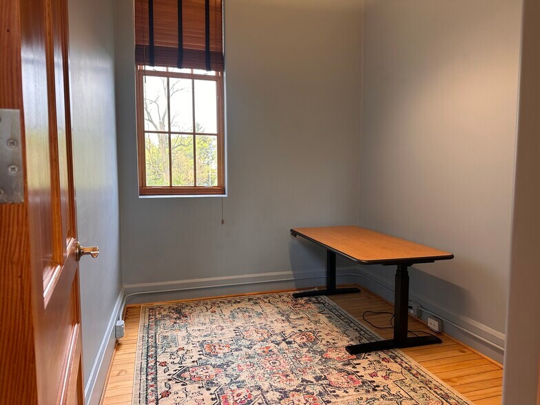 More Photos Of 830 Cottageview Dr, Traverse City Loft Creative Space For Sale