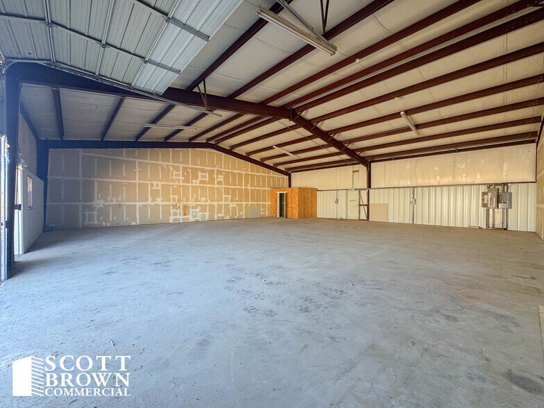 More Photos Of 900 Utility Rd, Sanger Unknown For Lease