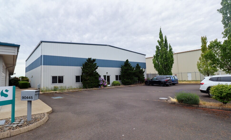 More Photos Of 90451 Boeing Dr, Eugene Airplane Hangar For Sale