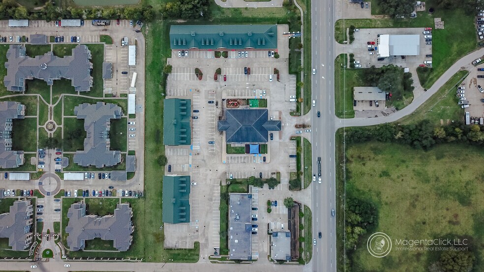 More Photos Of 7918 Broadway St, Pearland Unknown For Lease