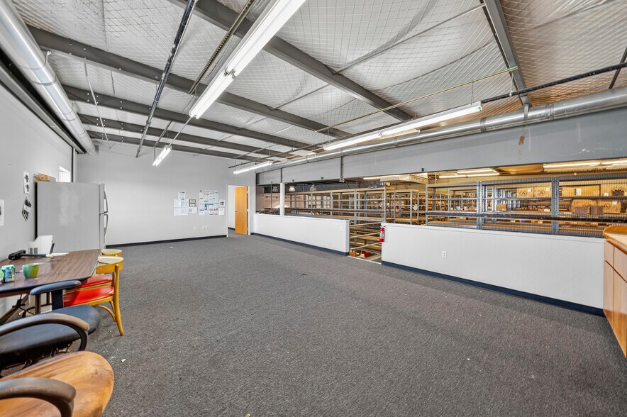 More Photos Of 3755 Crater Lake Hwy, Medford Freestanding For Sale