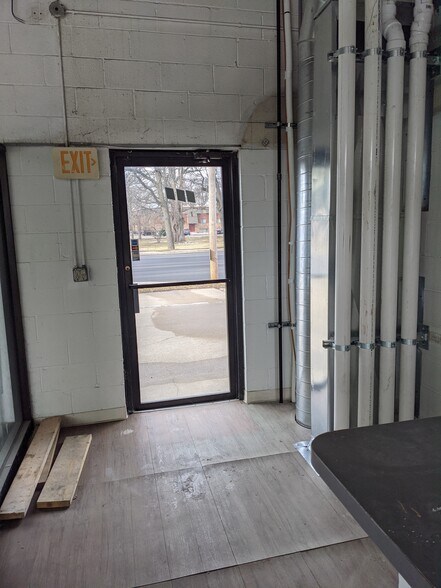 More Photos Of 212 S Kennedy, Bradley Auto Repair For Lease