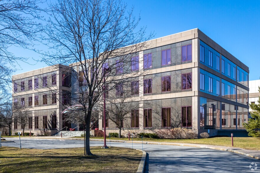 More Photos Of 275 Boul Armand-Frappier, Laval Office For Lease