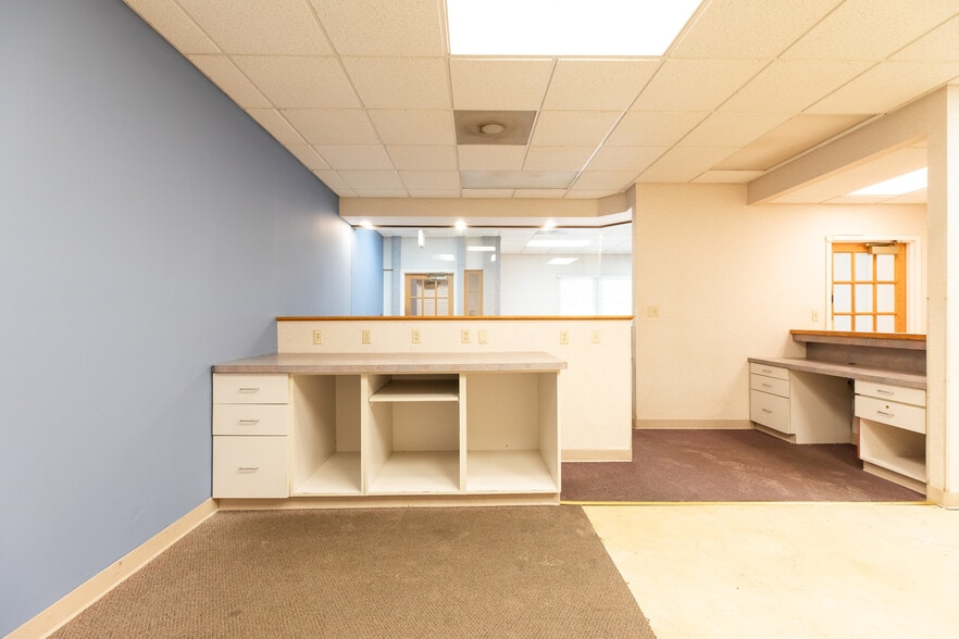 More Photos Of 640 S Walker St, Bloomington Medical For Sale