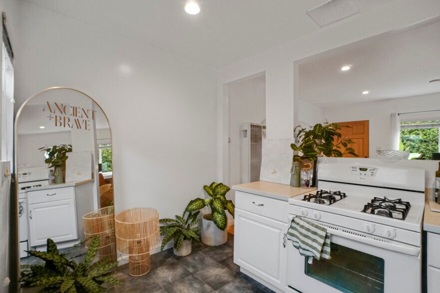 More Photos Of 705 Flower Ave, Venice Apartments For Sale