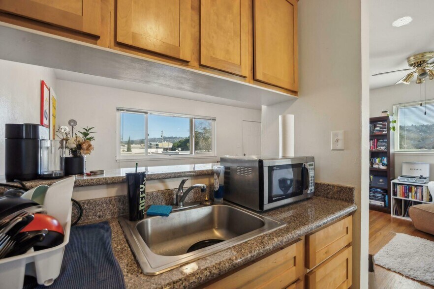More Photos Of 1412-1416 9th St, Berkeley Apartments For Sale