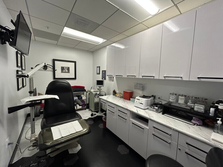 More Photos Of 9100 Wilshire Blvd, Beverly Hills Office For Lease