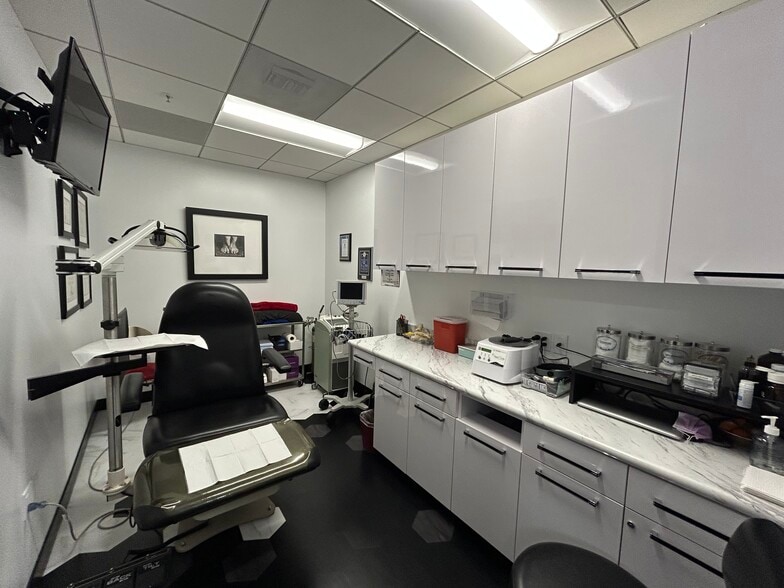 More Photos Of 9100 Wilshire Blvd, Beverly Hills Office For Lease