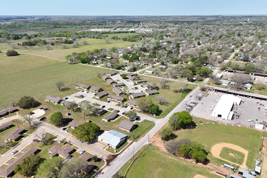 More Photos Of 1002 SE Martin Luther King Rd, Smithville Apartments For Sale
