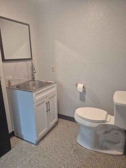 More Photos Of 23403 Mountain Hwy, Spanaway Service For Lease