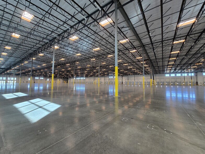 More Photos Of 23840-23842 Rider St, Perris Distribution For Lease