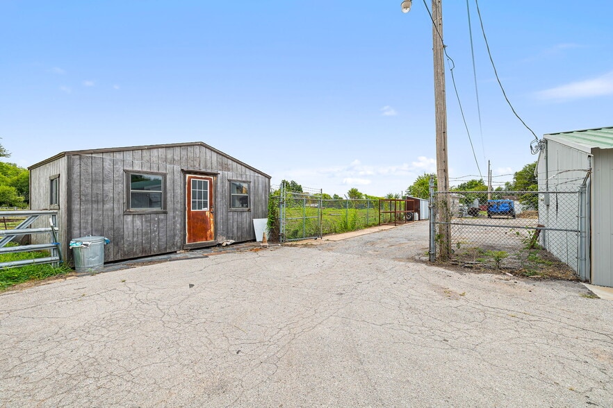 More Photos Of 1401 S Choctaw Ave, El Reno Flex For Lease