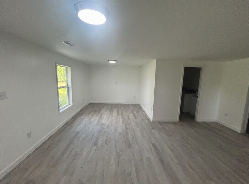 More Photos Of 27131 Hubbards Rd, Remington Industrial For Lease