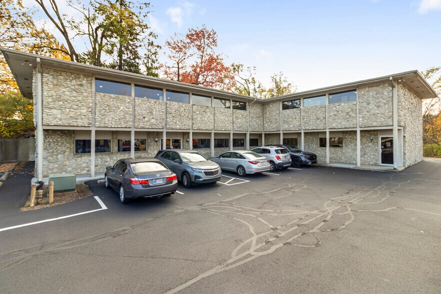 More Photos Of 1717 E 116th St, Carmel Office For Lease