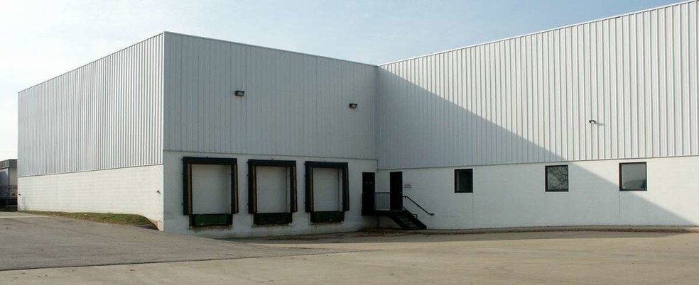 More Photos Of 4639 Van Epps Rd, Brooklyn Heights Warehouse For Lease
