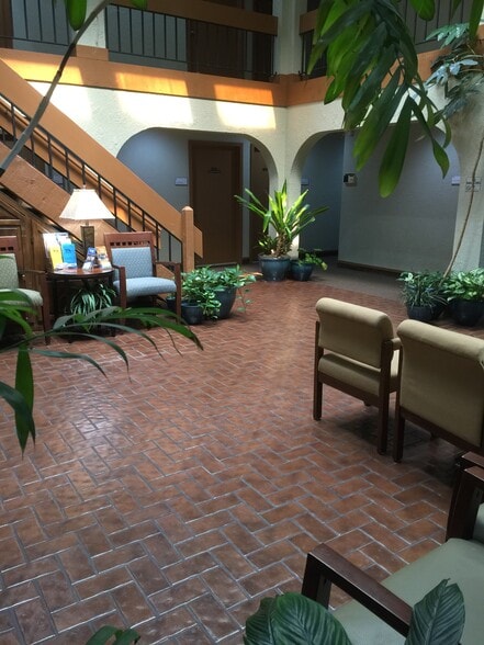 More Photos Of 7180 W 107th St, Overland Park Office For Lease