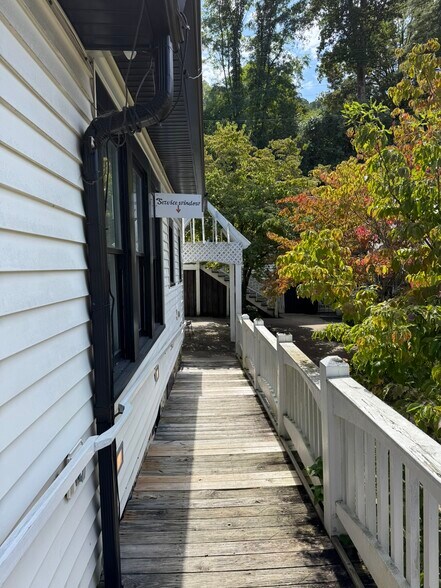 More Photos Of 553 W Main St, Sylva Restaurant For Lease