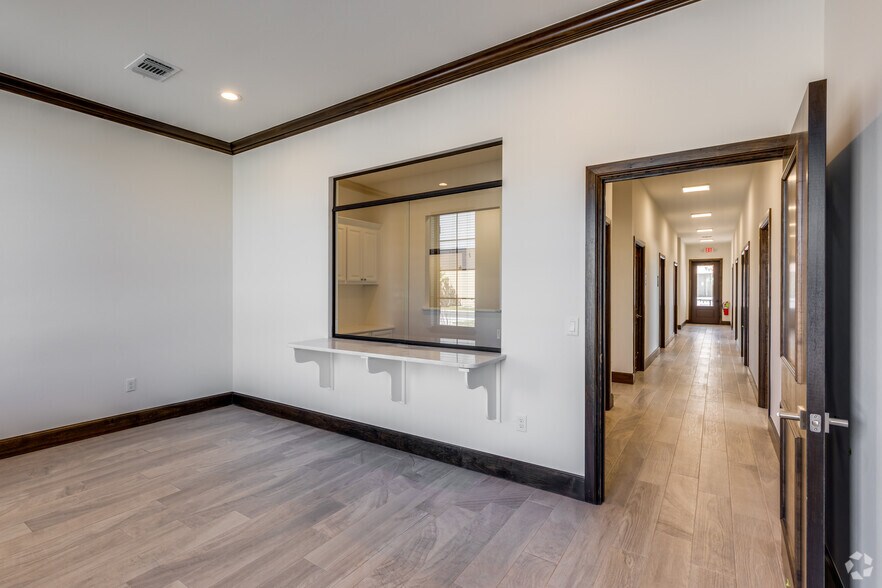 More Photos Of 1201 Magnolia Ct, Moore Office For Sale