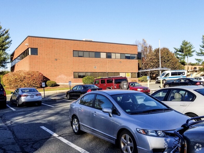 More Photos Of 35 Pearl St, Brockton Medical For Lease