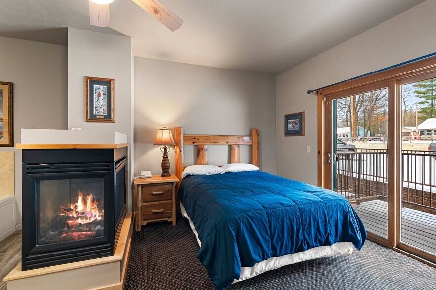 More Photos Of 18398 Waubee Park Ln, Lakewood Hotel For Sale