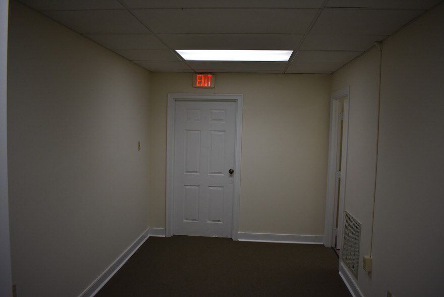 More Photos Of 611 N Courthouse Rd, Richmond Office For Lease