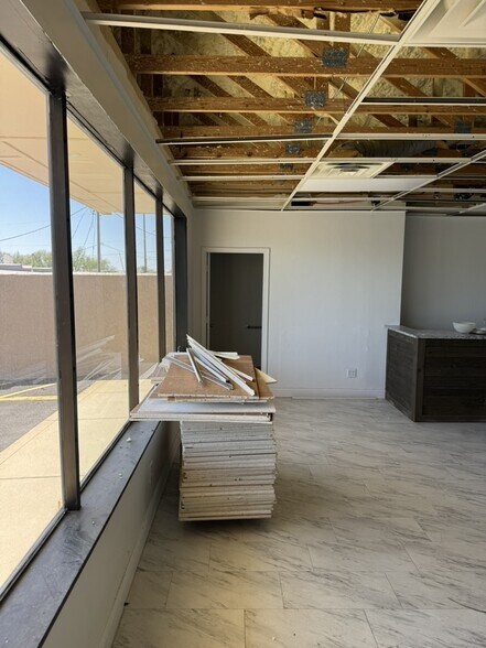 More Photos Of 508-514 Main St, Grandview Bar For Lease