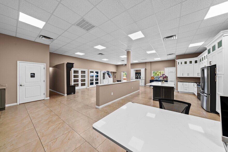 More Photos Of 2330 Bruner Ln, Fort Myers Warehouse For Sale