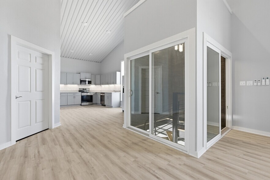 More Photos Of 15850 Salado Airport Rd, Salado Airplane Hangar For Sale