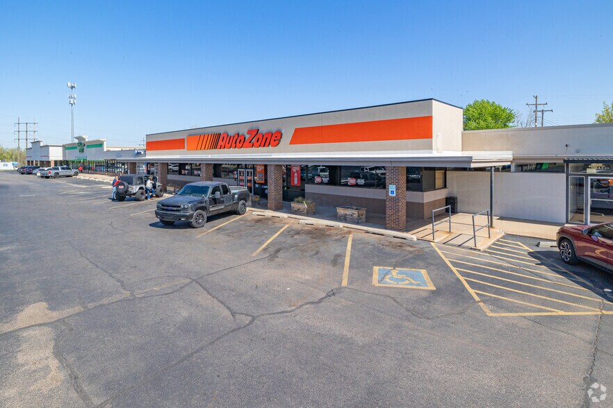 More Photos Of 4303-4349 SE 15th St, Del City General Retail For Lease